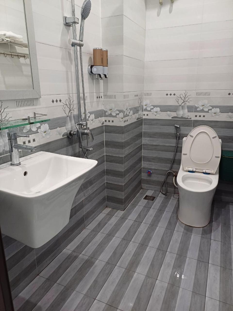 Hotel Hoa Ban Ha Noi Ανόι Εξωτερικό φωτογραφία